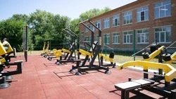 Обустройство спорткомплекса завершают в Новоалександровском округе