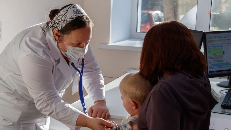 Медики узких специальностей осмотрели детей хутора Шпаковского округа