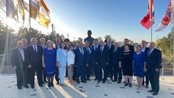 Бюст Сергею Манякину открыли на Ставрополье