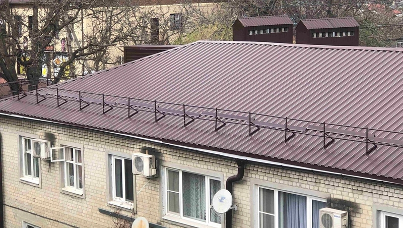 В Пятигорске капитально отремонтировали крышу двухэтажного дома 1965 года 