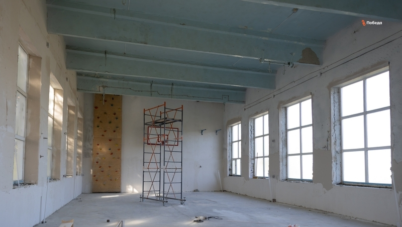 Строительство спортзала проходит в школе Ипатовского округа по поручению губернатора