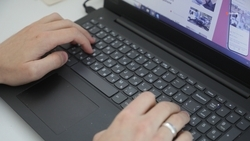 Почти половина россиян считают интернет-СМИ главным источником новостей