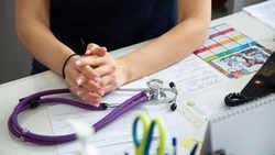  Узконаправленные медики осмотрели жителей двух сёл Арзгирского округа