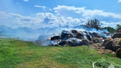 В селе Благодатном загорелись тюки сена