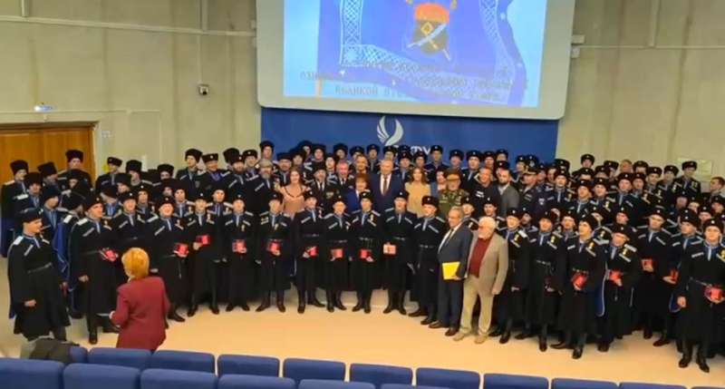 Губернатор поздравил Ставрополье казачьей песней