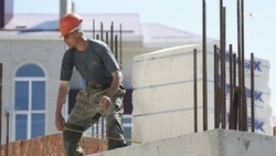 В многоквартирном доме Зеленокумска проводят противоаварийные работы