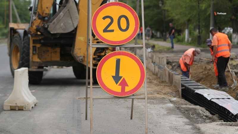 Дорогу и тротуар ремонтируют в ставропольском селе