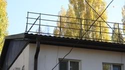 Крыши двух домов отремонтировали в Изобильненском округе