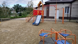 Территорию возле Дома культуры обновили в посёлке Присадовом на Ставрополье