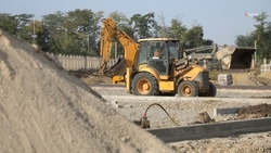 Каркас здания и инженерные сети будущей школы монтируют в Ставрополе