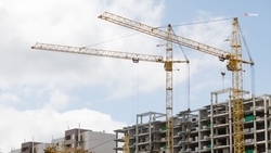 Семь многоэтажек для переселенцев из аварийного жилья возводят на Ставрополье 