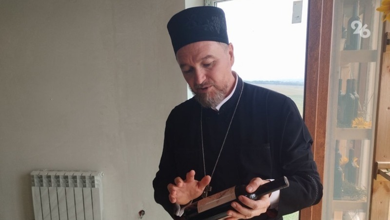 Ставропольский священник занялся производством безалкогольного вина благодаря господдержке