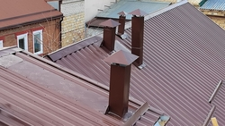 В Советском округе капитально отремонтировали крыши двух многоквартирных домов 