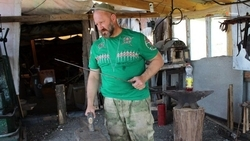 Житель села Московского открыл кузницу по соцконтракту
